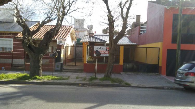 DEPARTAMENTO INTERNO TIPO CASA EQUIPADO - UBICADO A CUATRO CUADRAS DEL MAR, CENTRO,Y DIAGONAL A PLAZA DEL A.C.A. - Departamento en Mar de Ajó