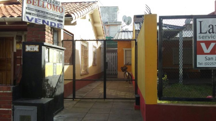 DEPARTAMENTO INTERNO TIPO CASA EQUIPADO - UBICADO A CUATRO CUADRAS DEL MAR, CENTRO,Y DIAGONAL A PLAZA DEL A.C.A. - Departamento en Mar de Ajó