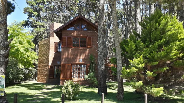Complejo de La Lucila - Cabaña 8 personas - Nos ubicamos a 4 cuadras del mar y a 4 cuadras del centro - Cabaña en La Lucila del Mar