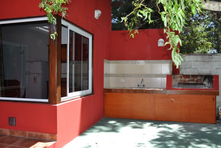 Cabaña equipada para 4 personas - Zona residencial - Muy tranquila - A 7 cuadras de la playa y a 5 cuadras del centro - Cabaña en Mar de Ajó