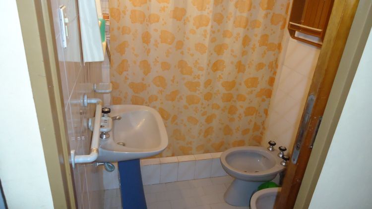Departamento en planta alta con acceso independiente - A siete cuadras del mar. - Departamento en Aguas Verdes