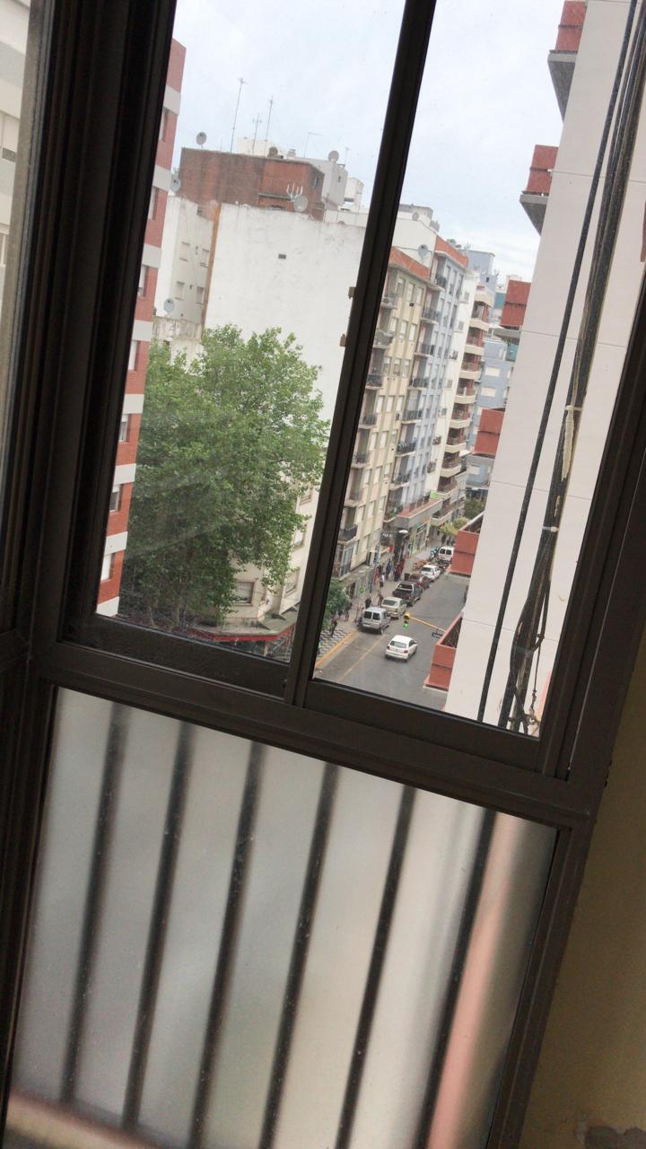 Dto 3 ambientes con cochera - En zona céntrica, calle con bajada al mar y a 3 cuadras de la playa - Departamento en Mar del Plata