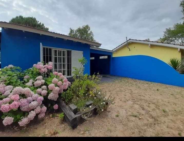 3 ambientes con cochera -  - Casa/Chalet en Aguas Verdes
